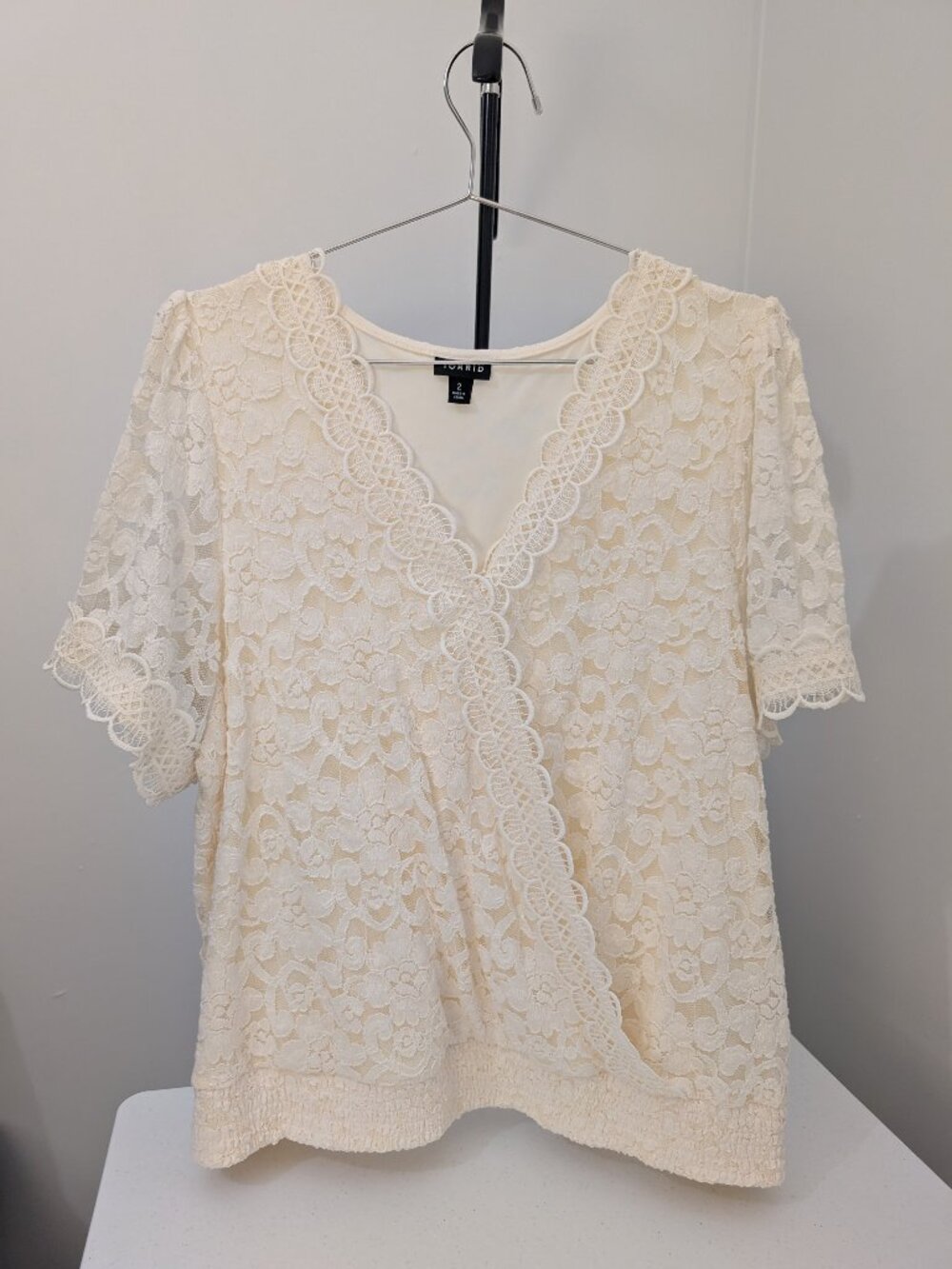 Torrid Cream Floral Lace Surplice Wrap Top Size 2 / 2X